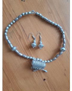 Neckless and earrings 